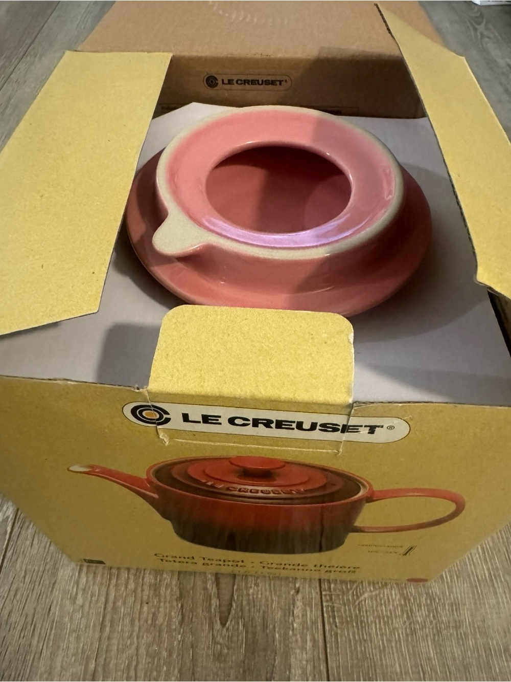 Le Creuset Pink Bonbon discontinued Stoneware Teapot théière rose NEW